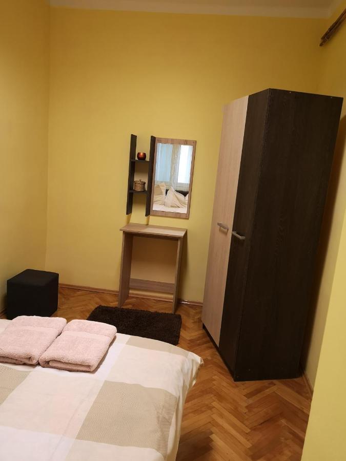 Veva Apartman - Eger Maganszallashely מראה חיצוני תמונה