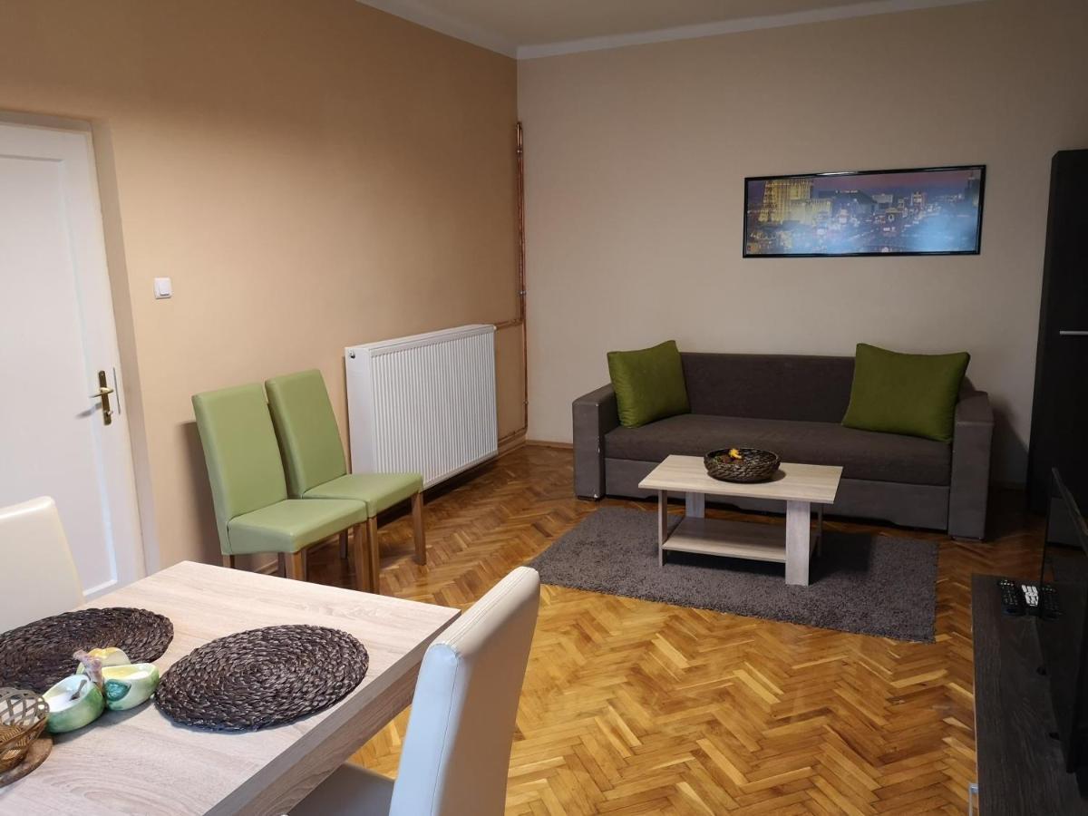 Veva Apartman - Eger Maganszallashely מראה חיצוני תמונה