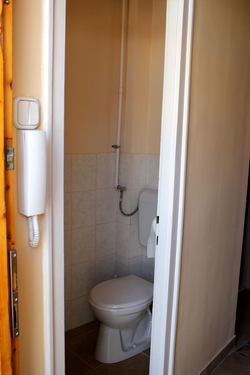 Veva Apartman - Eger Maganszallashely מראה חיצוני תמונה