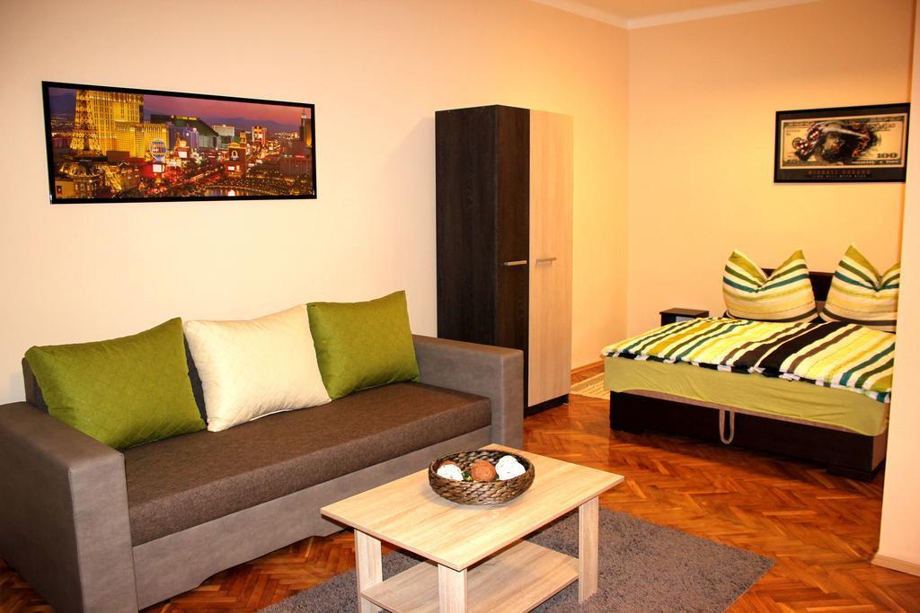 Veva Apartman - Eger Maganszallashely מראה חיצוני תמונה