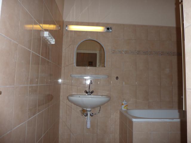 Veva Apartman - Eger Maganszallashely מראה חיצוני תמונה